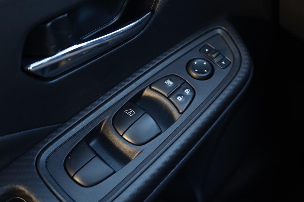 Nissan Versa Vehicle Image 17