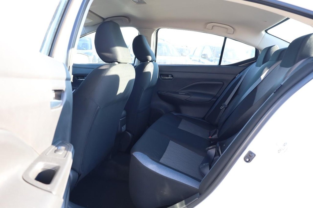 Nissan Versa Vehicle Image 19