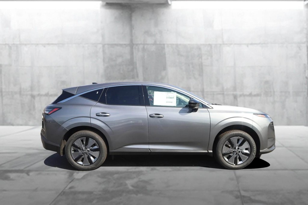 Nissan Murano Vehicle Full-screen Gallery Image 5
