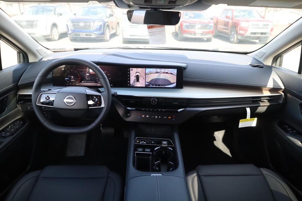 Nissan Murano Vehicle Full-screen Gallery Image 7