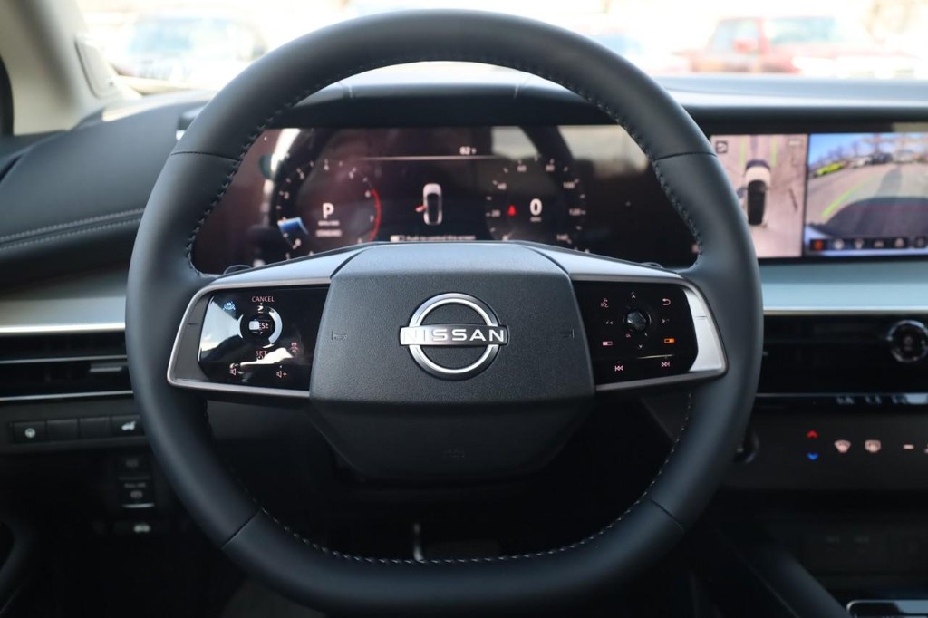 Nissan Murano Vehicle Full-screen Gallery Image 8