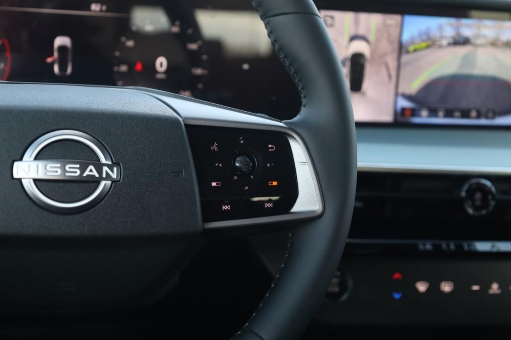 Nissan Murano Vehicle Full-screen Gallery Image 9