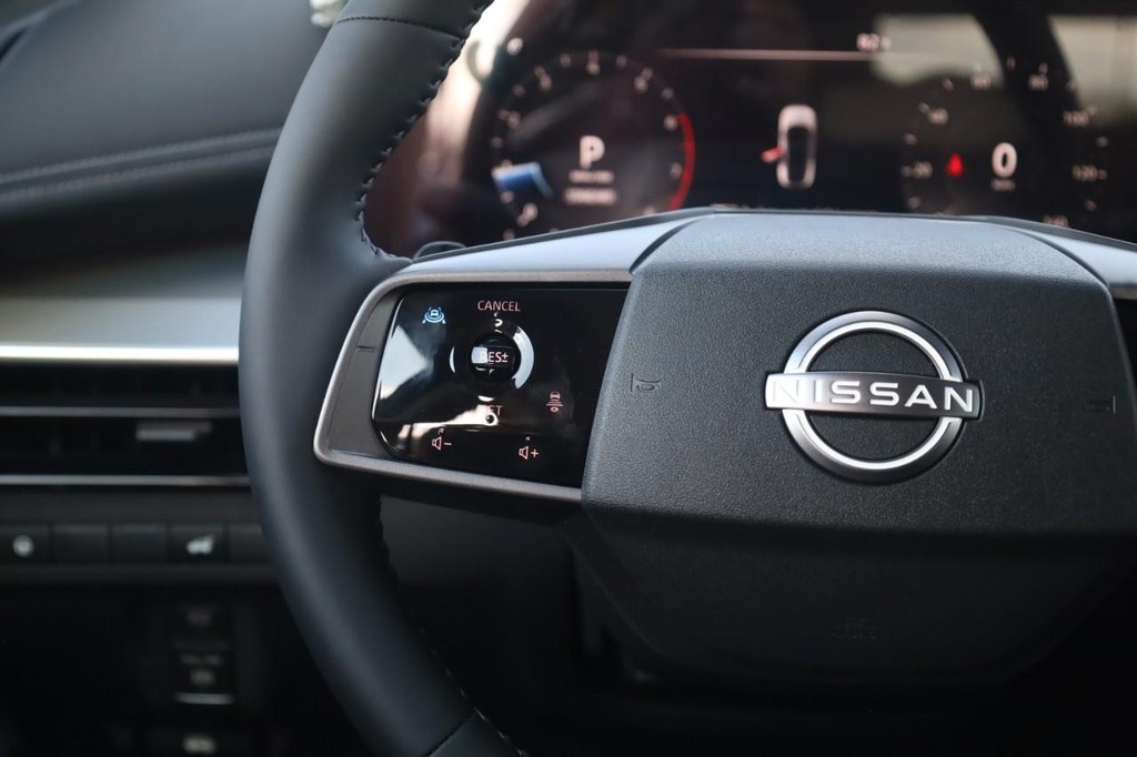 Nissan Murano Vehicle Full-screen Gallery Image 10