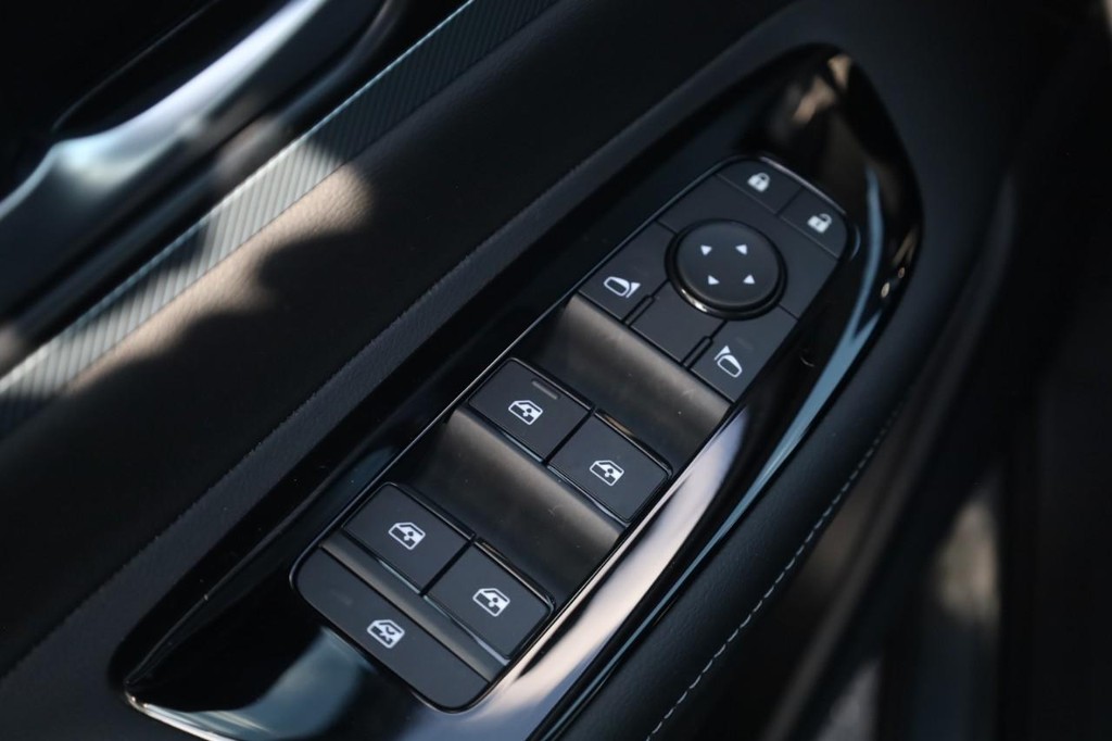 Nissan Murano Vehicle Full-screen Gallery Image 11