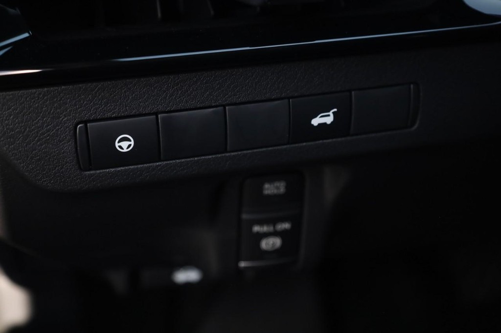 Nissan Murano Vehicle Full-screen Gallery Image 12