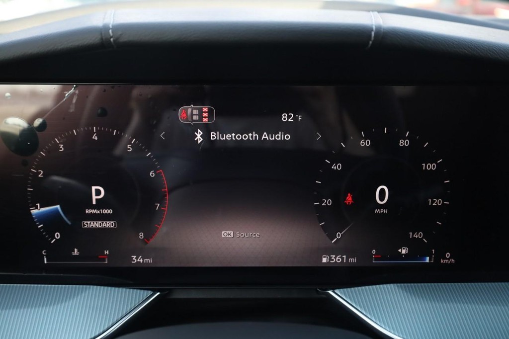 Nissan Murano Vehicle Full-screen Gallery Image 13