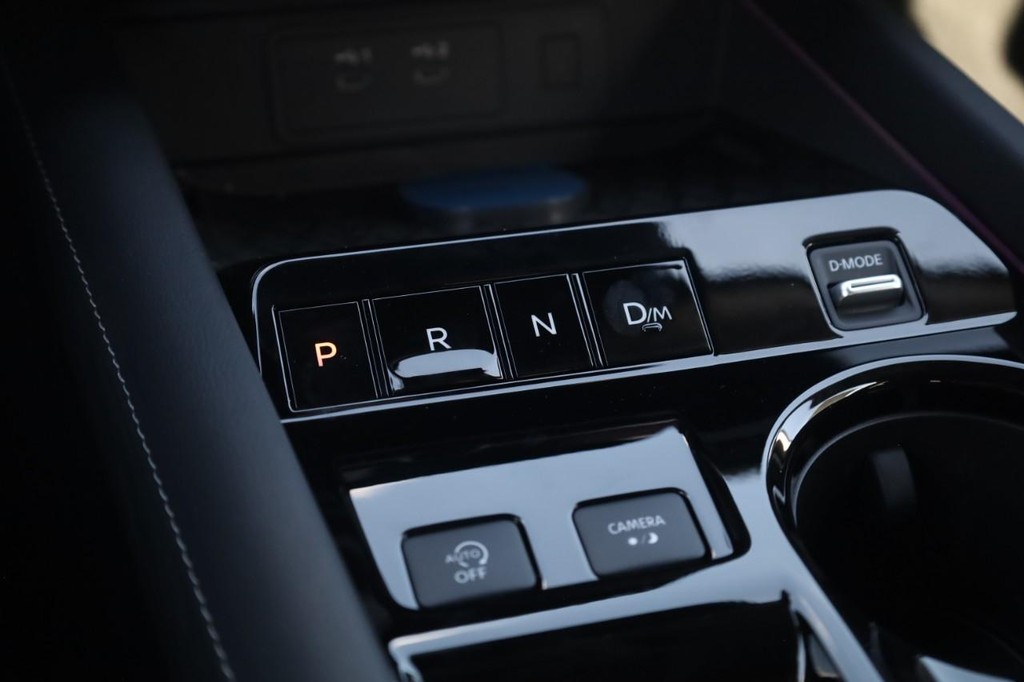 Nissan Murano Vehicle Full-screen Gallery Image 18