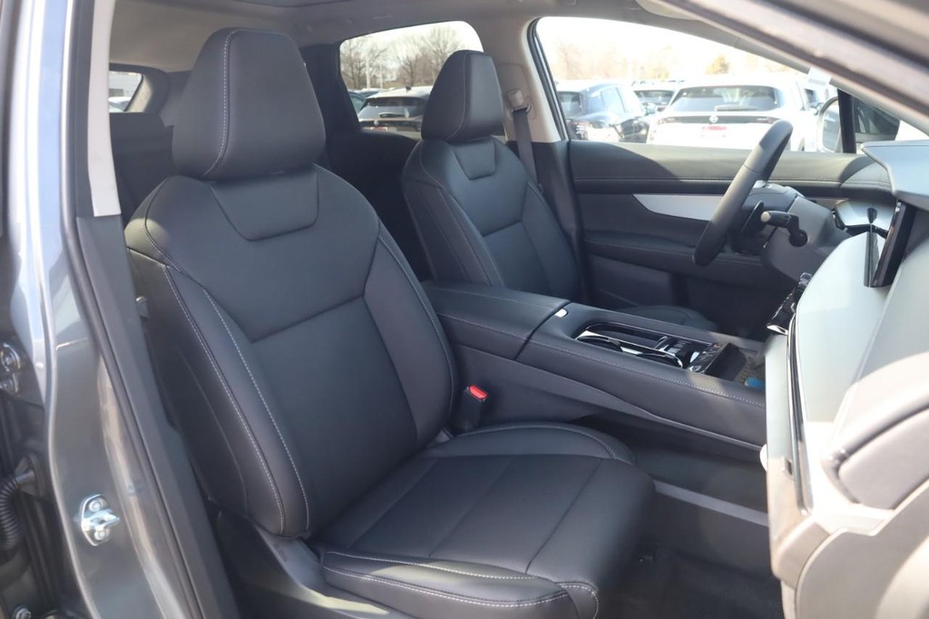 Nissan Murano Vehicle Full-screen Gallery Image 20