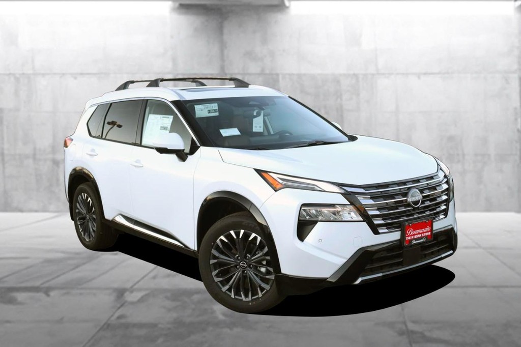 Nissan Rogue Vehicle Image 02