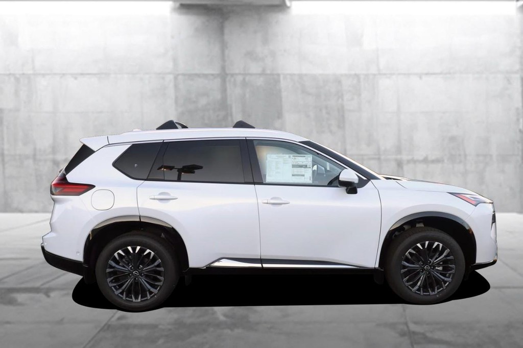 Nissan Rogue Vehicle Image 05