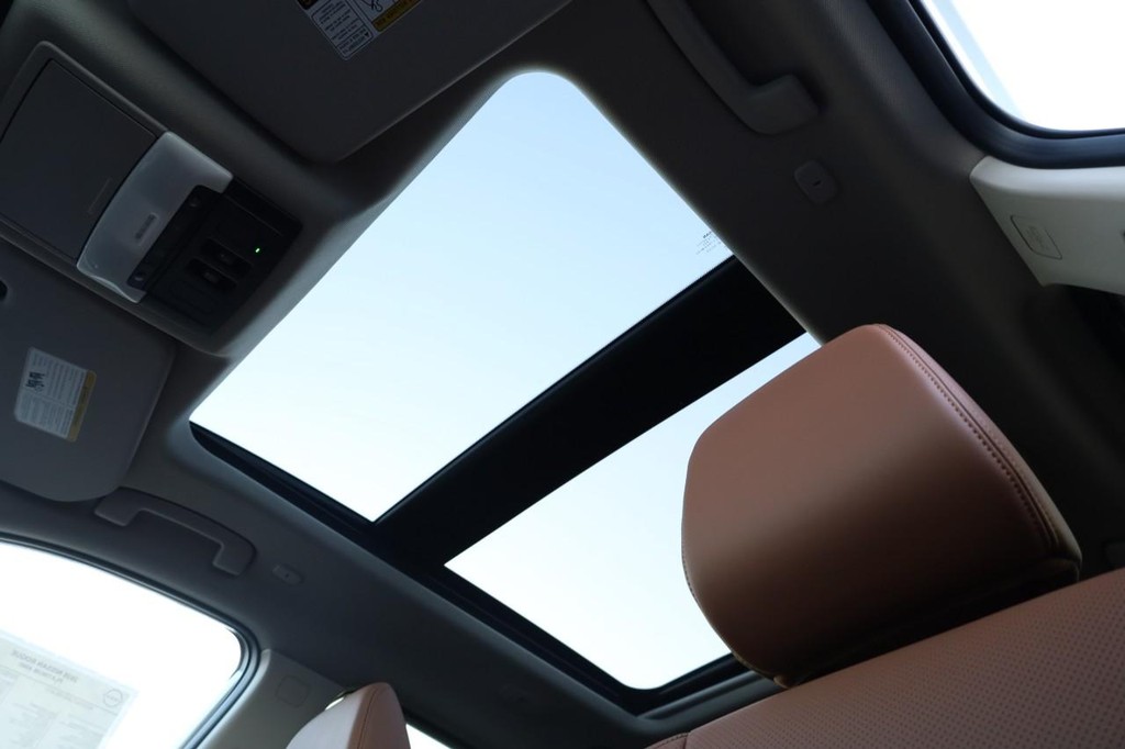 Nissan Rogue Vehicle Image 08