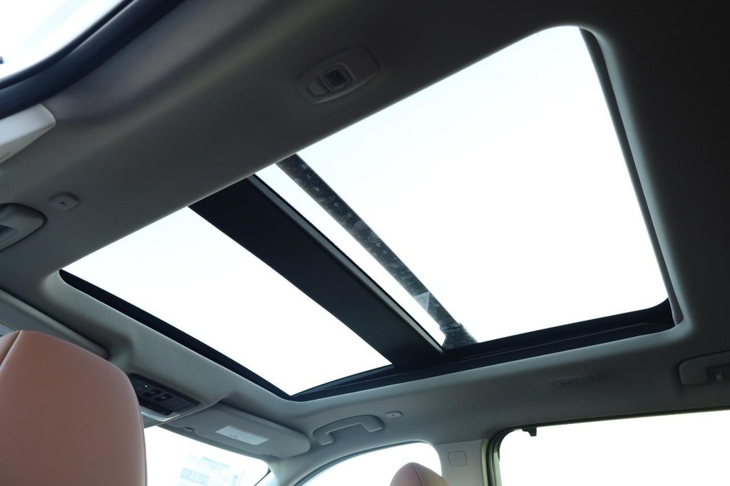 Nissan Rogue Vehicle Image 09