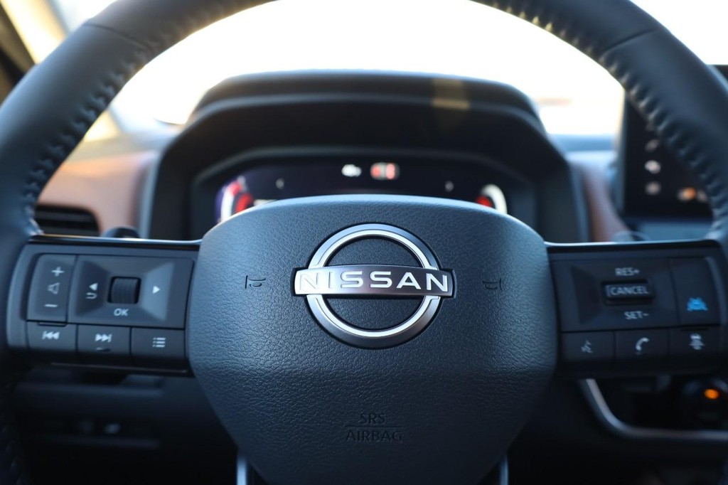 Nissan Rogue Vehicle Image 11