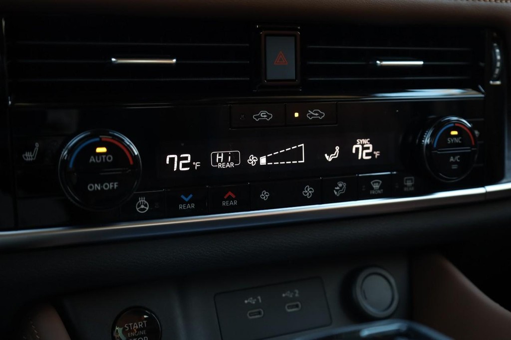 Nissan Rogue Vehicle Image 16