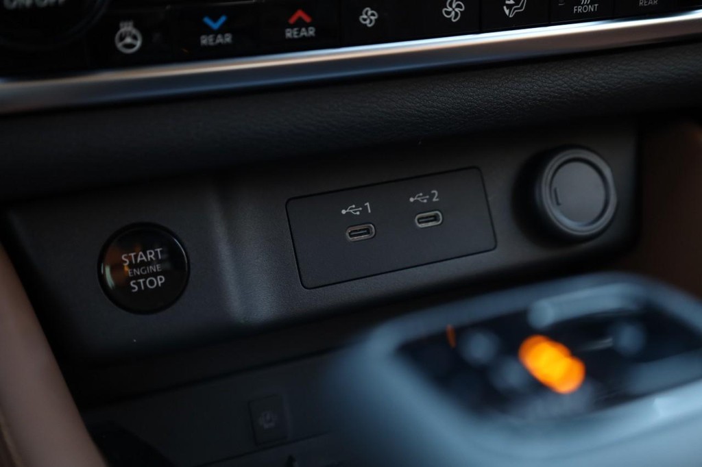 Nissan Rogue Vehicle Image 17