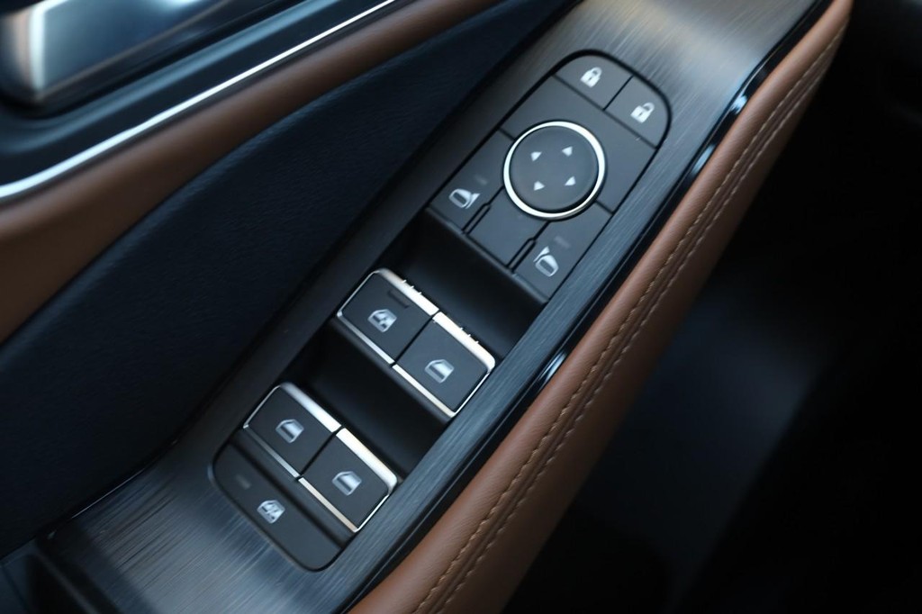 Nissan Rogue Vehicle Image 20