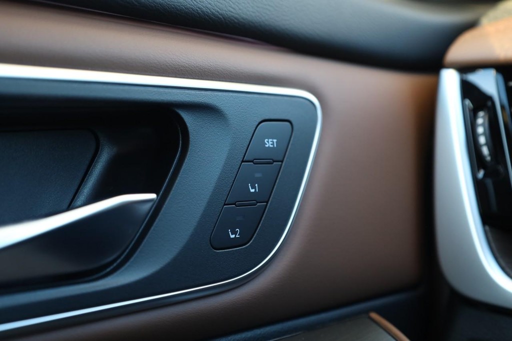 Nissan Rogue Vehicle Image 21