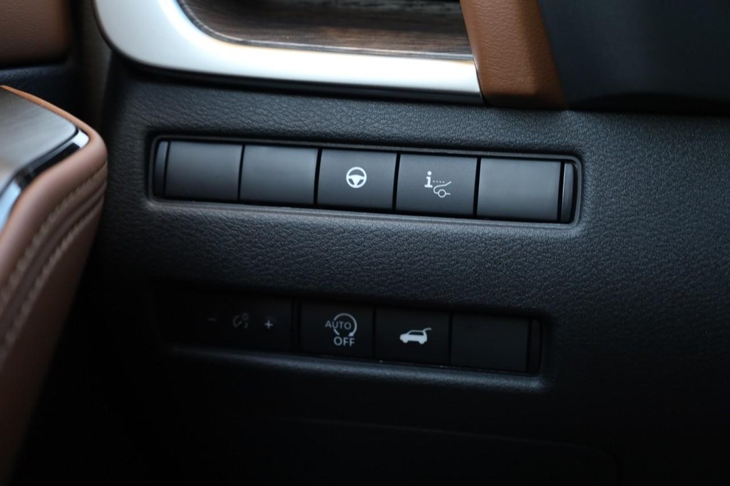 Nissan Rogue Vehicle Image 22