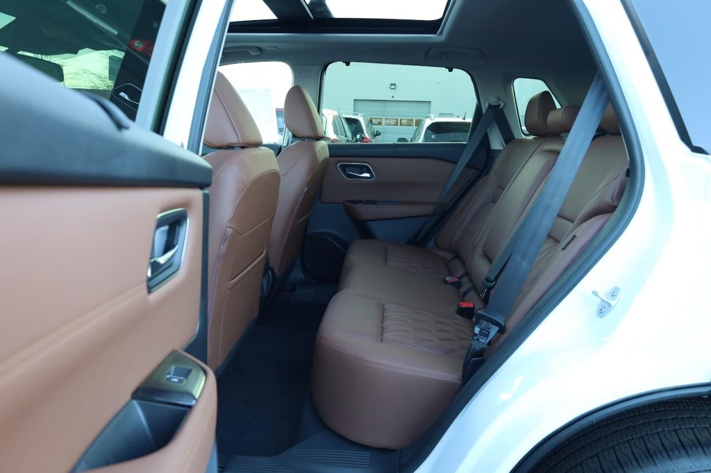 Nissan Rogue Vehicle Image 24