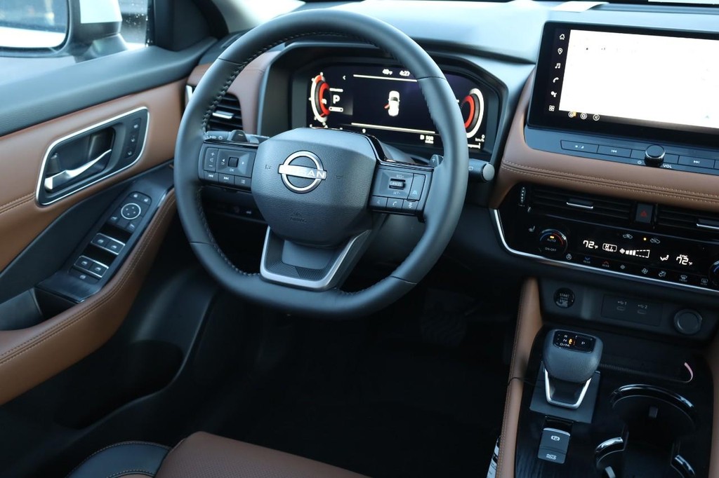 Nissan Rogue Vehicle Image 28