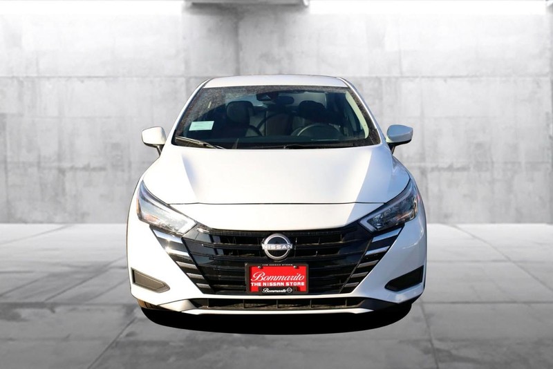 Nissan Versa Vehicle Image 04