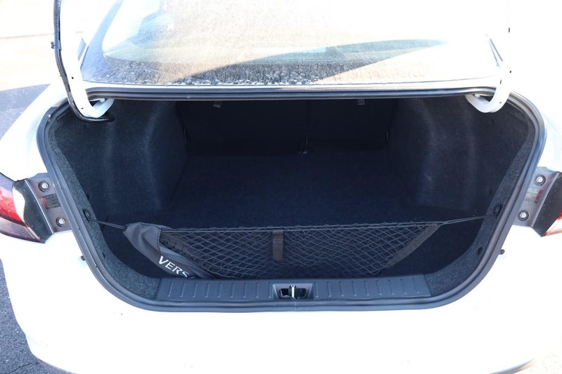 Nissan Versa Vehicle Image 07