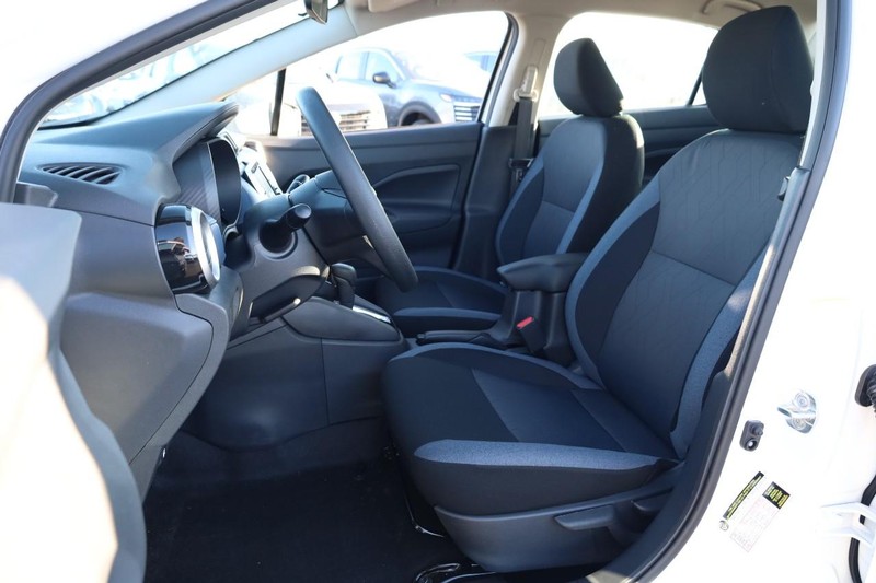 Nissan Versa Vehicle Image 08