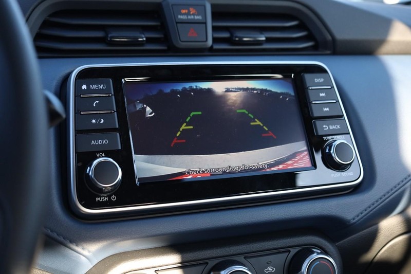 Nissan Versa Vehicle Image 12