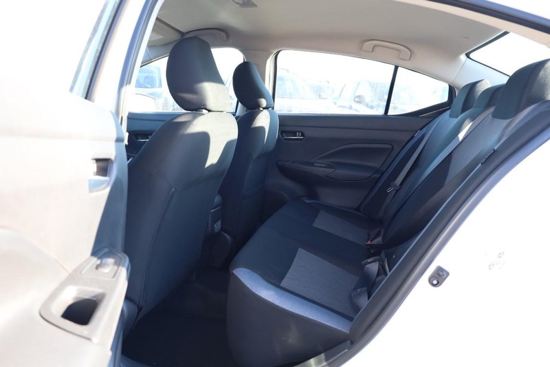 Nissan Versa Vehicle Image 19