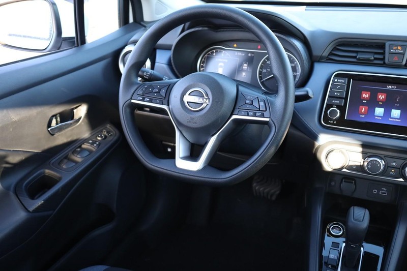 Nissan Versa Vehicle Image 22