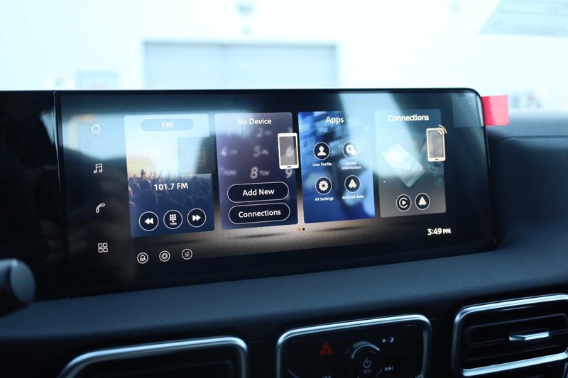 Nissan Sentra Vehicle Image 11