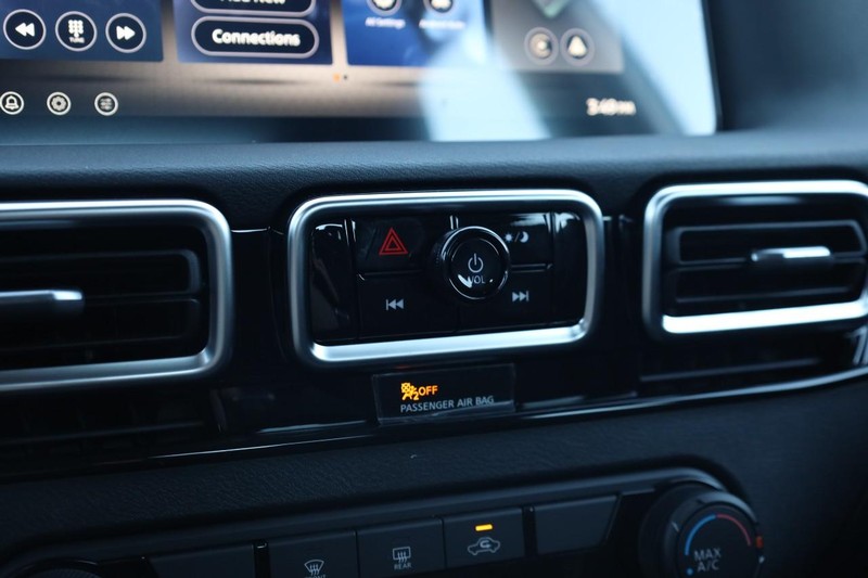 Nissan Sentra Vehicle Image 13