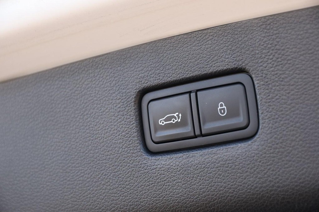 Genesis GV80 Vehicle Image 09