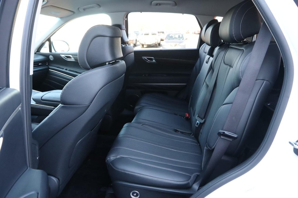 Genesis GV80 Vehicle Image 11