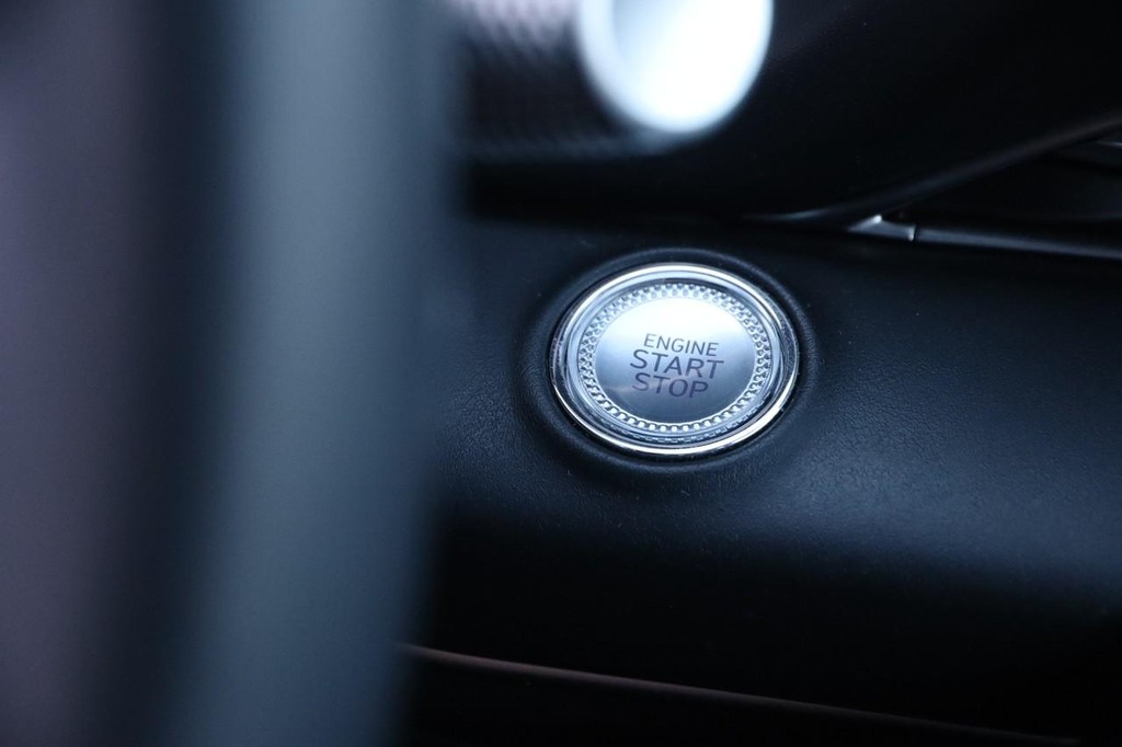 Genesis GV80 Vehicle Image 16