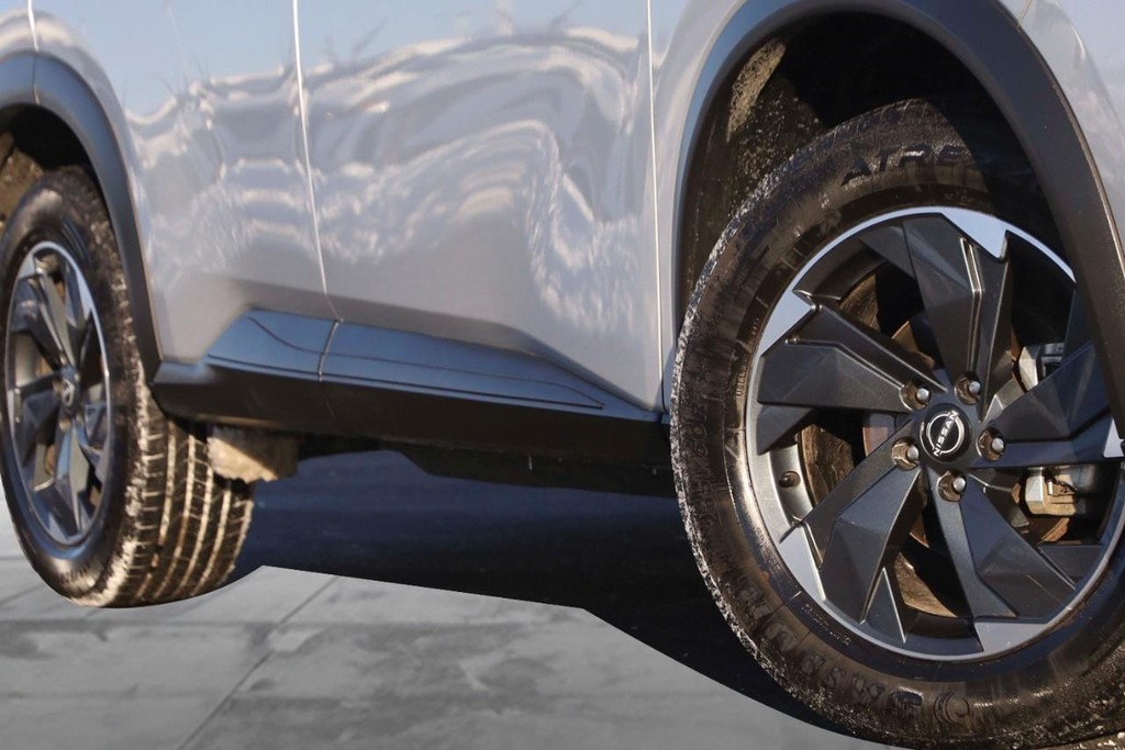 Nissan Rogue Vehicle Image 03