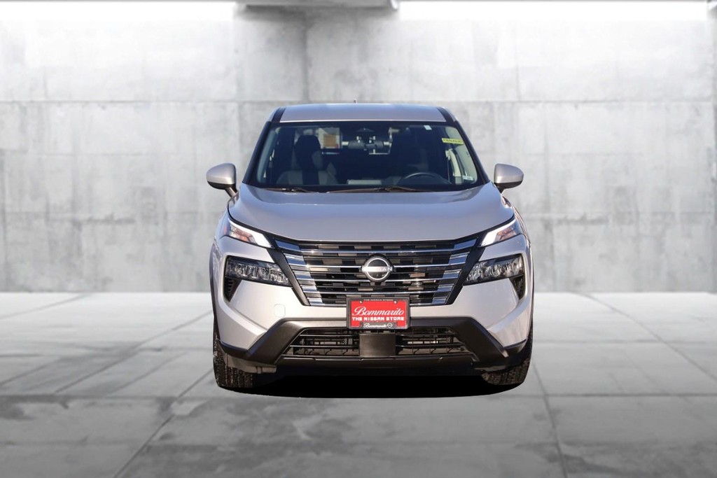 Nissan Rogue Vehicle Image 04