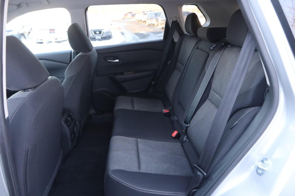 Nissan Rogue Vehicle Image 10