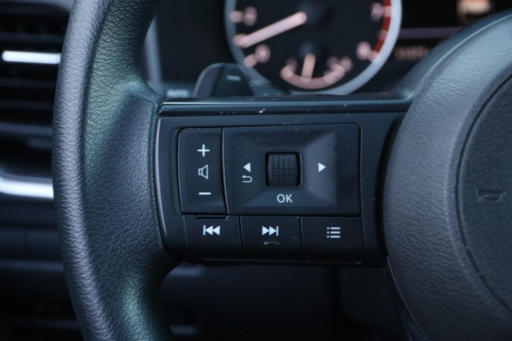 Nissan Rogue Vehicle Image 12