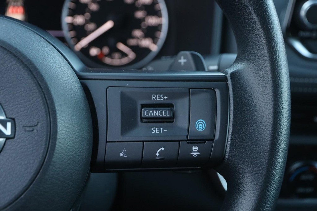 Nissan Rogue Vehicle Image 13