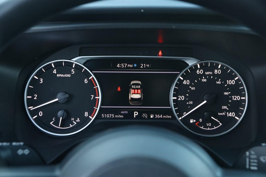 Nissan Rogue Vehicle Image 14