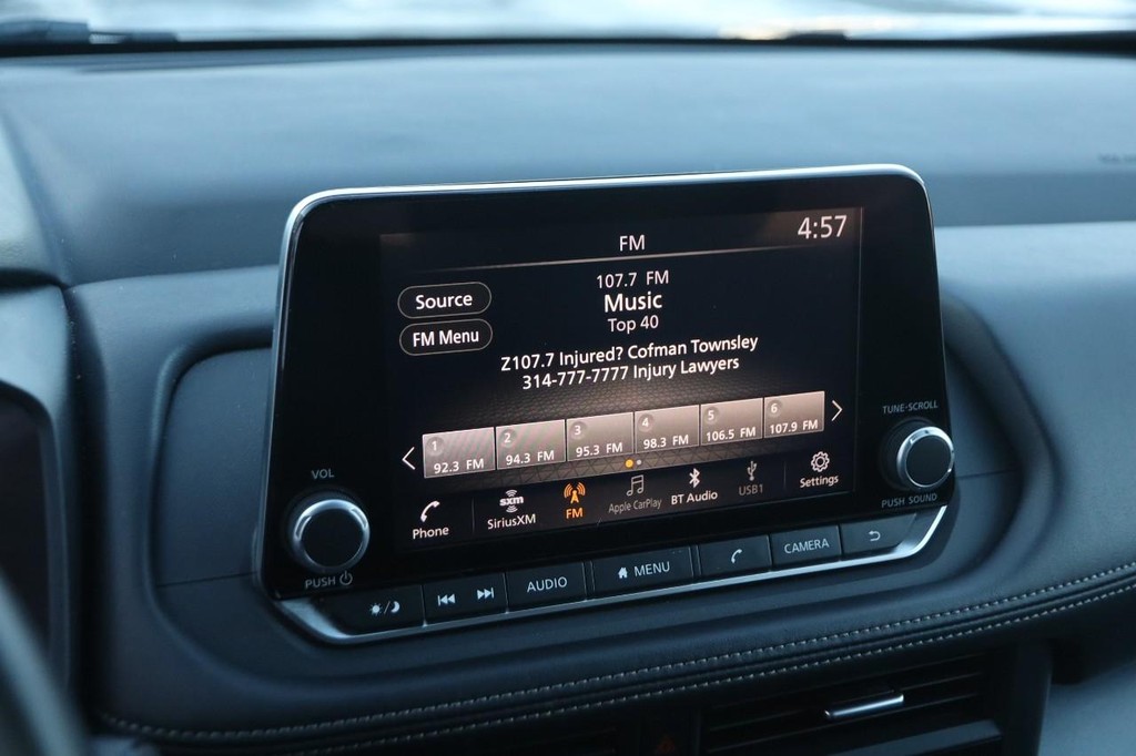 Nissan Rogue Vehicle Image 15