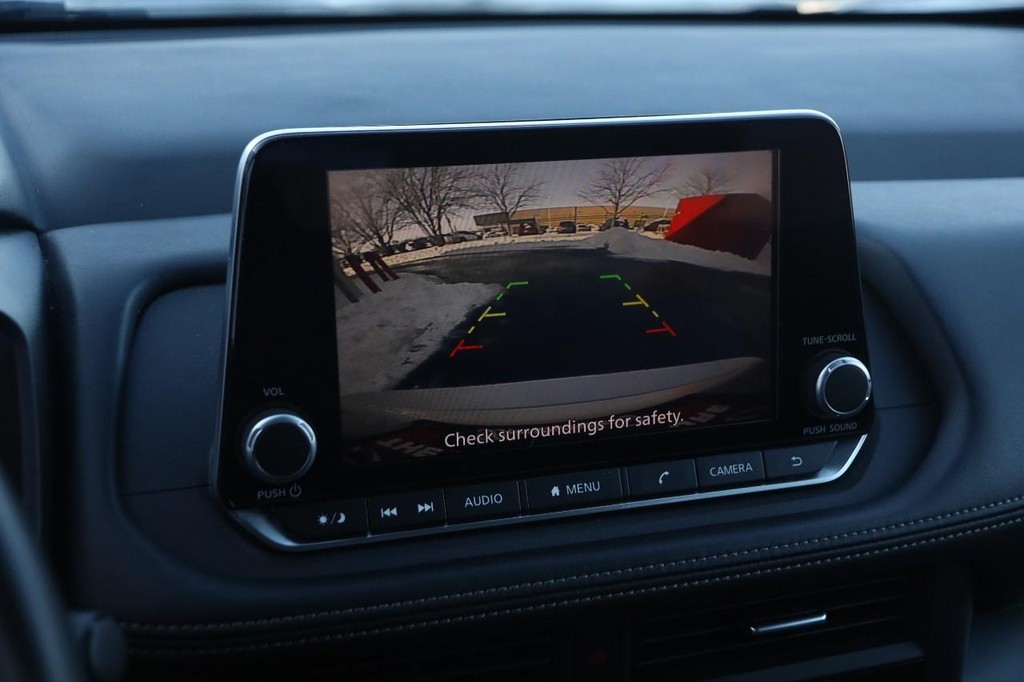 Nissan Rogue Vehicle Image 16