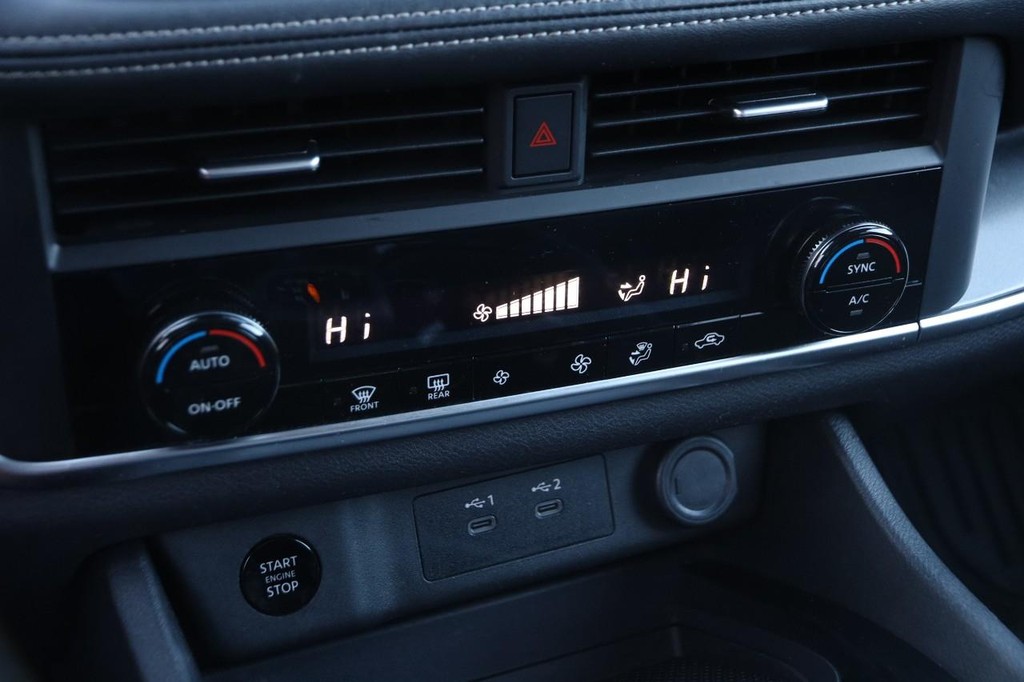 Nissan Rogue Vehicle Image 17