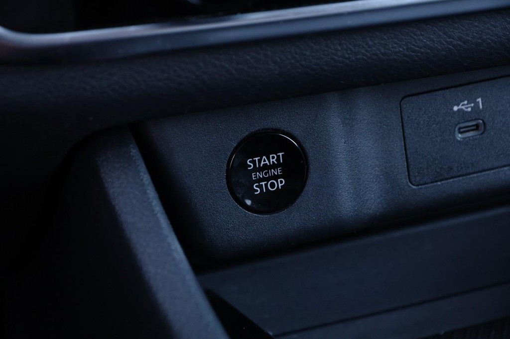 Nissan Rogue Vehicle Image 18