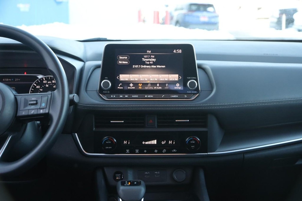 Nissan Rogue Vehicle Image 24