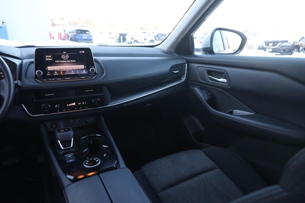 Nissan Rogue Vehicle Image 25