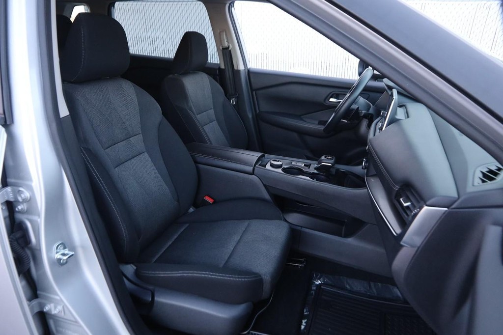 Nissan Rogue Vehicle Image 26