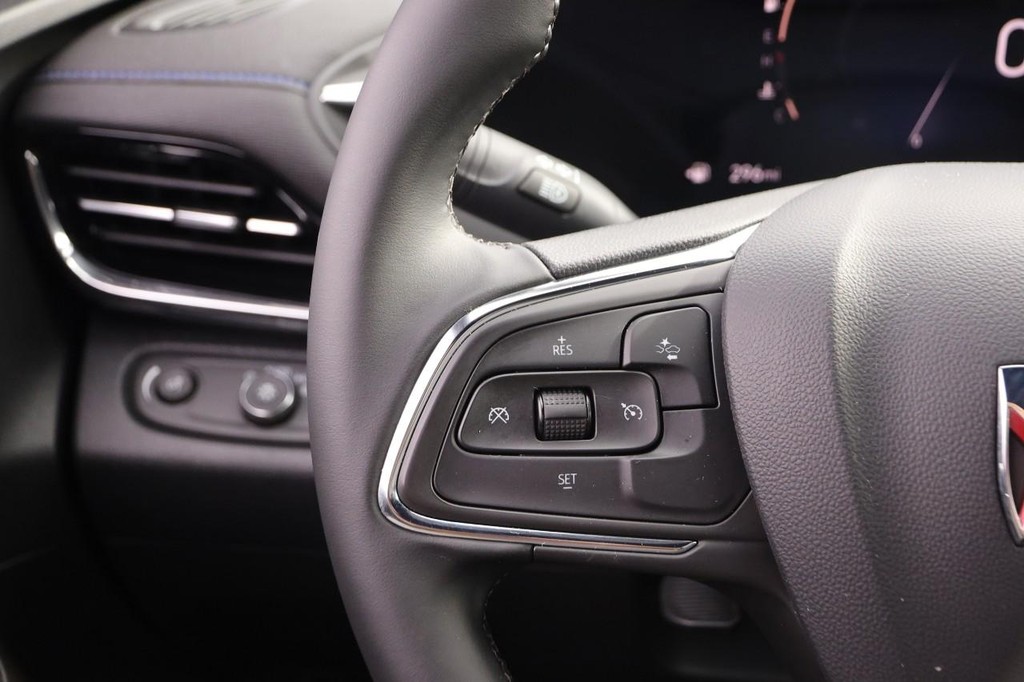 Buick Envista Vehicle Image 11