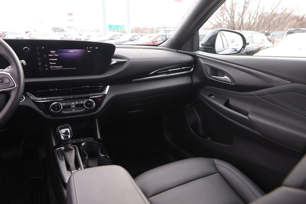 Buick Envista Vehicle Image 23